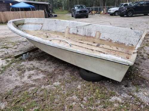 17' boat hull and center console 