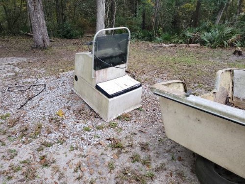 17' boat hull and center console assembly