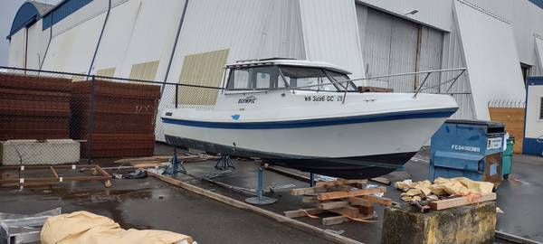 26’ Olympic fishing boat Starbird Bow