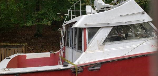 Red powerboat Starbird